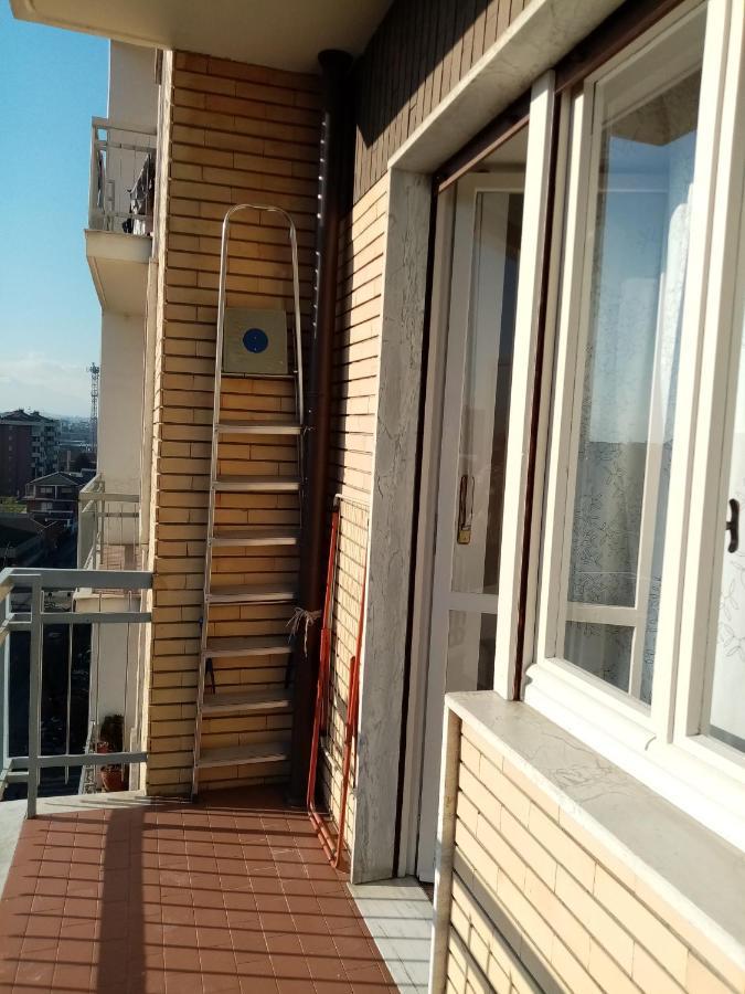 Bruno Turin Apartment Near The Metro Collegno Luaran gambar